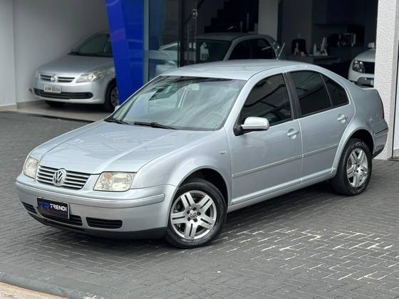 VOLKSWAGEN BORA 2.0 MI 8V GASOLINA 4P AUTOMÁTICO